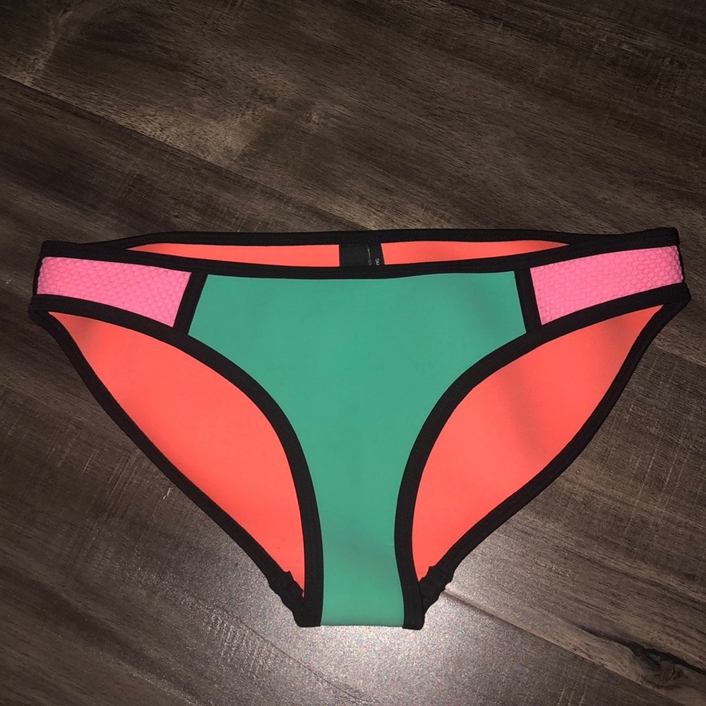 Triangl bathing suit - Picture 3 of 7